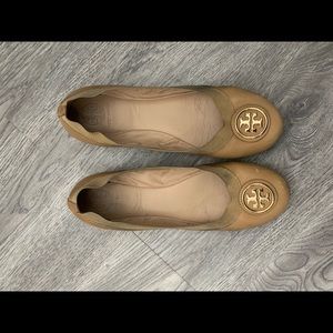 Tory Burch beige leather flats PLDTW